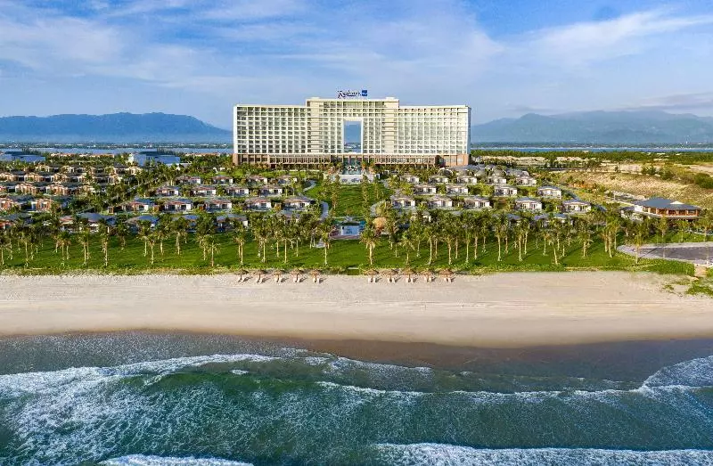 هتل Radisson Blu Resort Cam Ranh