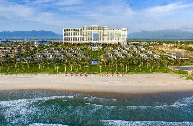 هتل Radisson Blu Resort Cam Ranh
