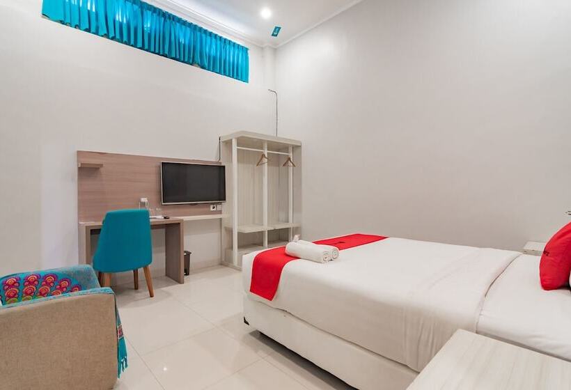 בית מלון כפרי Reddoorz Plus @ Point Phila Cihampelas