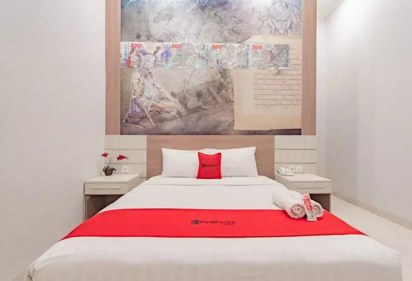 ホテル Reddoorz Plus @ Point Phila Cihampelas