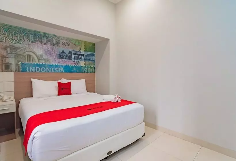 ホテル Reddoorz Plus @ Point Phila Cihampelas