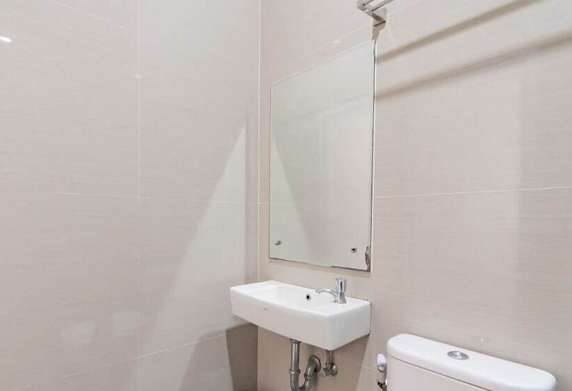 בית מלון כפרי Reddoorz Plus @ Point Phila Cihampelas