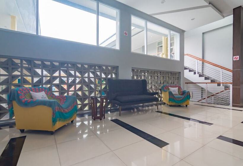 בית מלון כפרי Reddoorz Plus @ Point Phila Cihampelas