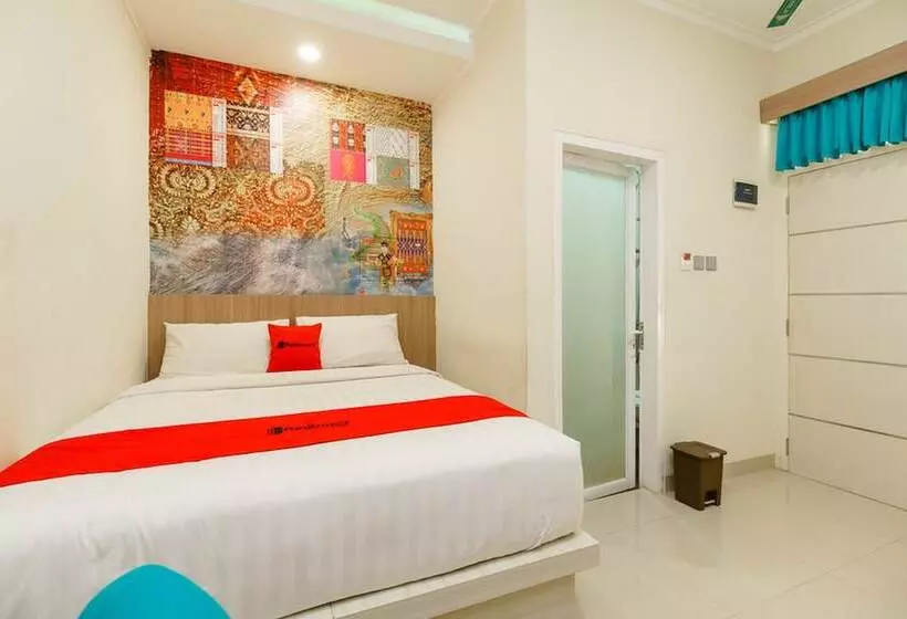 ホテル Reddoorz Plus @ Point Phila Cihampelas