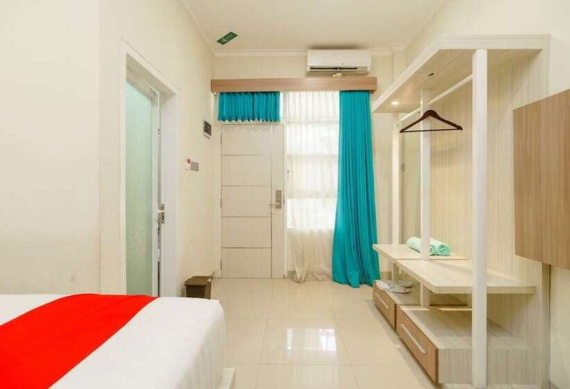 בית מלון כפרי Reddoorz Plus @ Point Phila Cihampelas