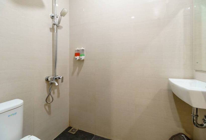 בית מלון כפרי Reddoorz Plus @ Point Phila Cihampelas