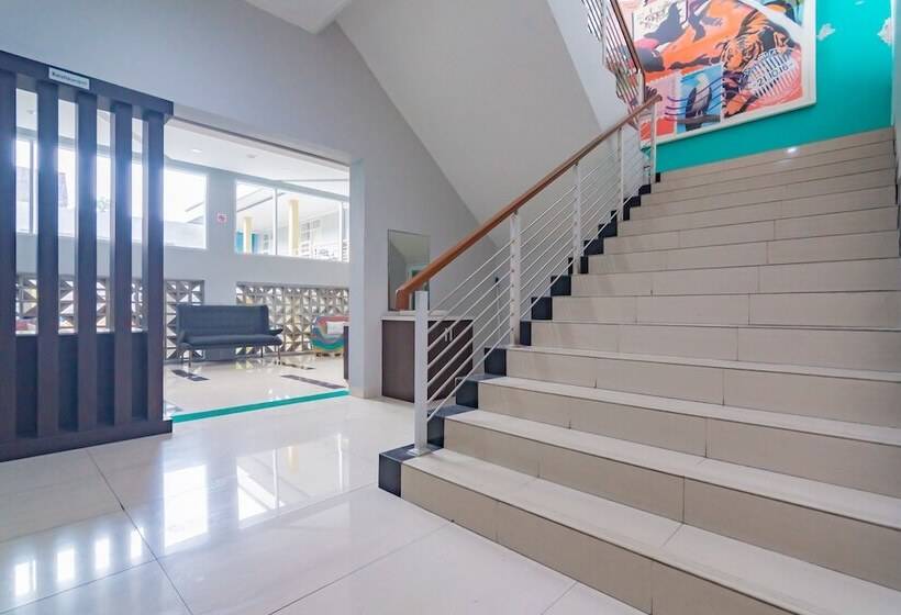 בית מלון כפרי Reddoorz Plus @ Point Phila Cihampelas