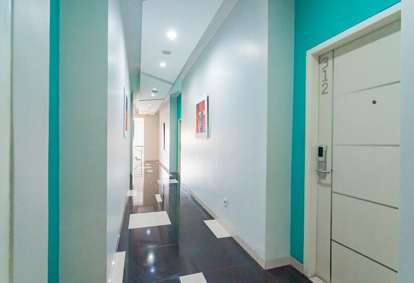 בית מלון כפרי Reddoorz Plus @ Point Phila Cihampelas