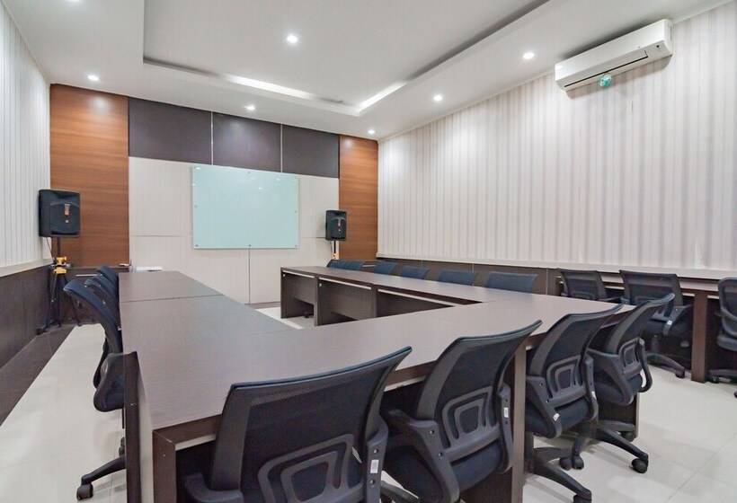 בית מלון כפרי Reddoorz Plus @ Point Phila Cihampelas