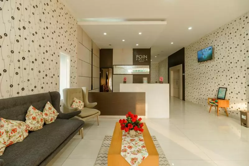 ホテル Reddoorz Plus @ Point Phila Cihampelas