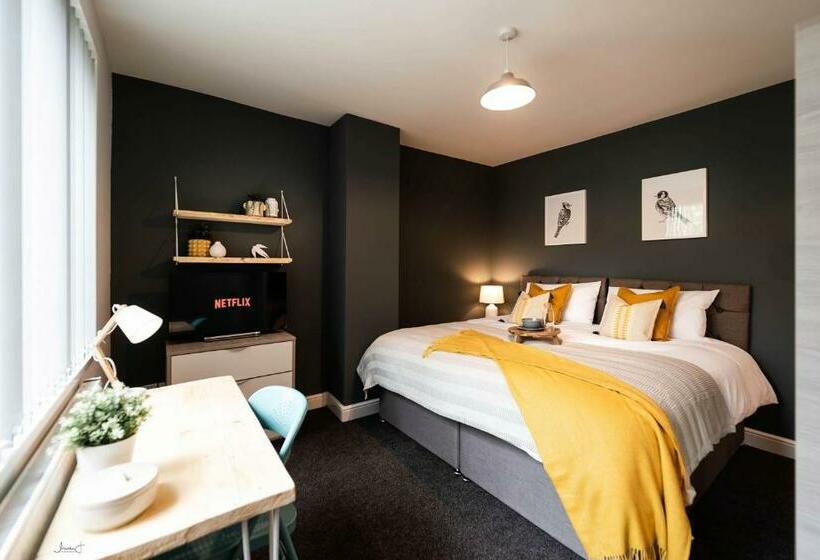 Пансион Roberts Residence