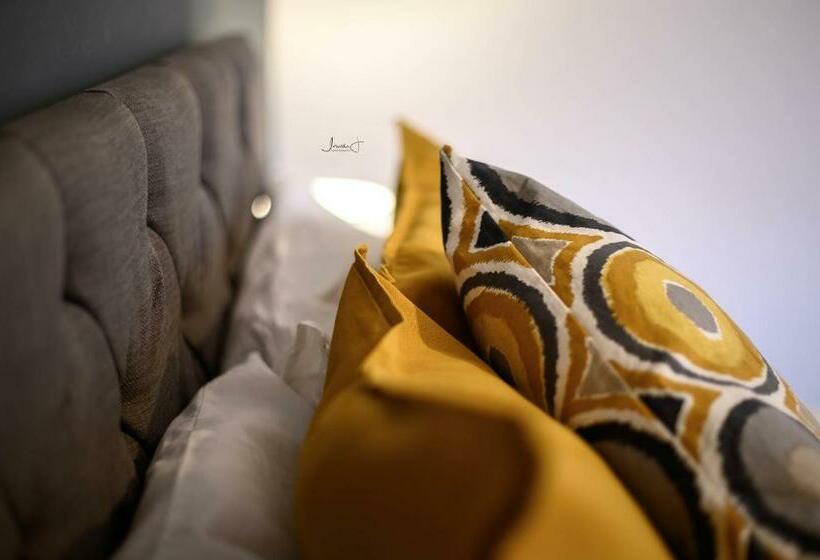 Пансион Roberts Residence