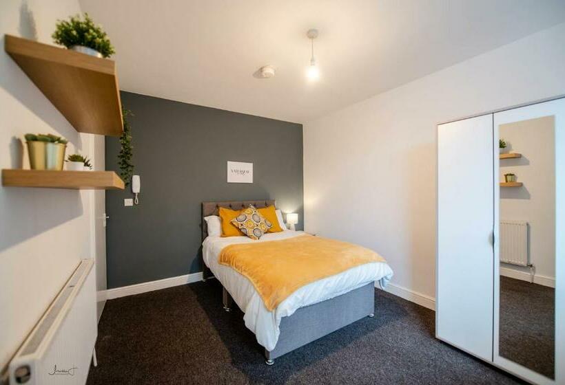 Пансион Roberts Residence