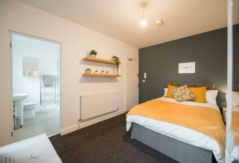 Пансион Roberts Residence