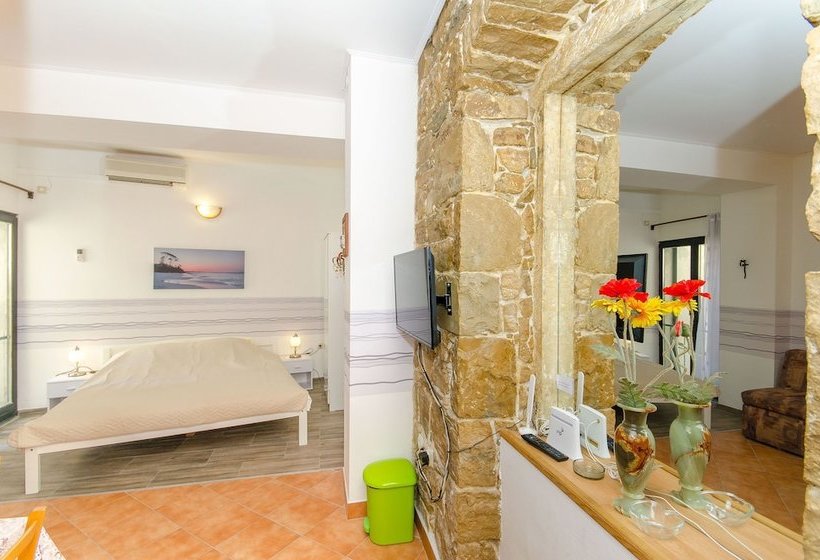 Apartments Beach Gem