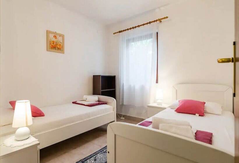 Apartments Villa Pelegrin