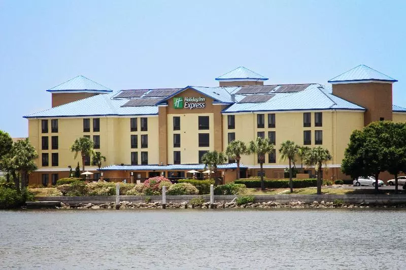 Holiday Inn Express Hotel & Suites Tampa Rocky Point Island, An Ihg