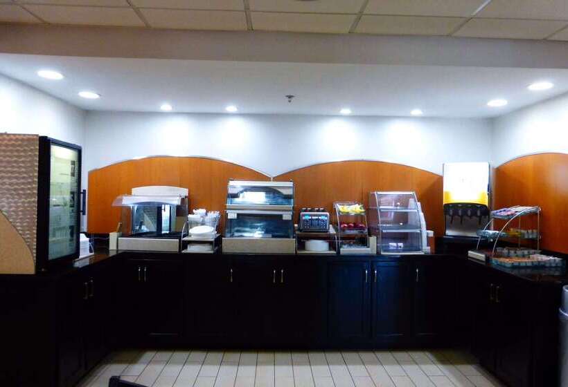 Hotel Baymont By Wyndham Calhoun