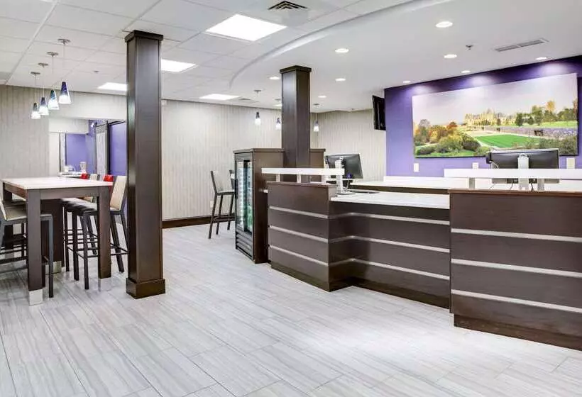 ホテル Clarion Inn Biltmore Village