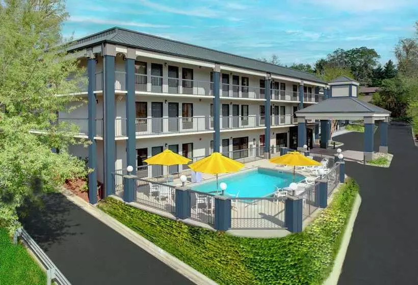 ホテル Clarion Inn Biltmore Village