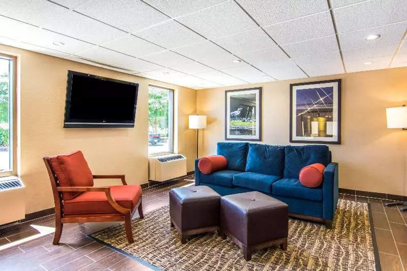 هتل Comfort Inn Newport News Williamsburg East