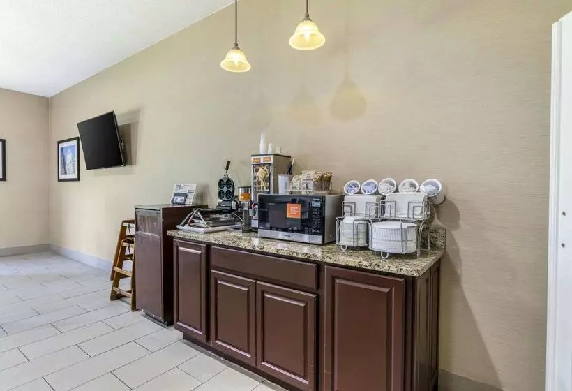 Hotel Comfort Inn & Suites