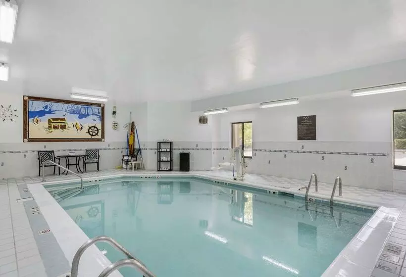 Hotel Comfort Inn & Suites