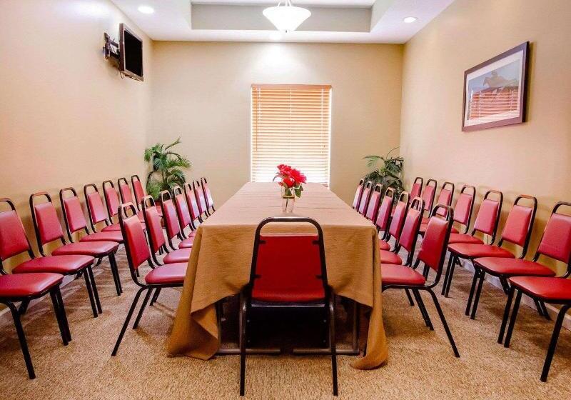 호텔 Comfort Inn & Suites