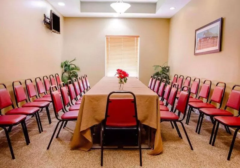 Hotel Comfort Inn & Suites