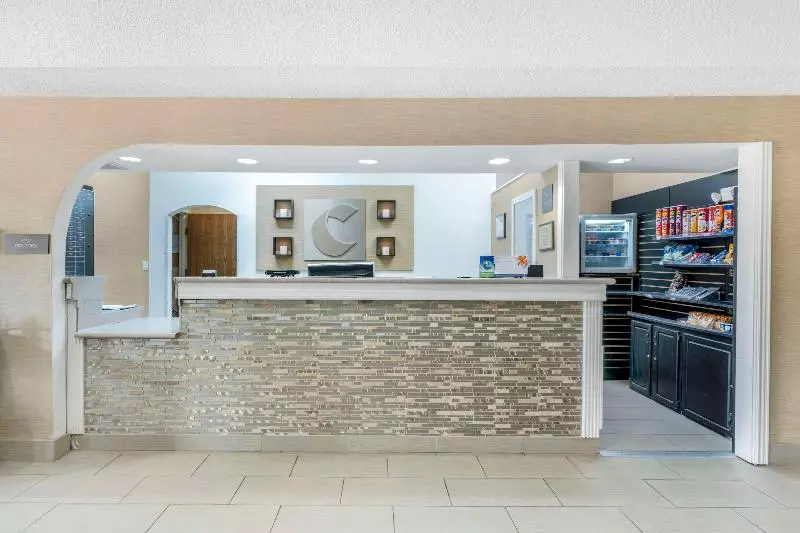 Hotel Comfort Inn & Suites