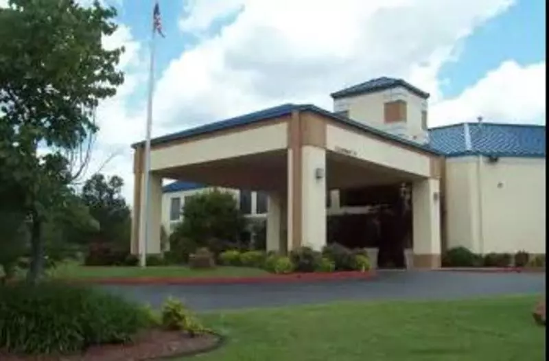 هتل Days Inn & Suites By Wyndham Tahlequah