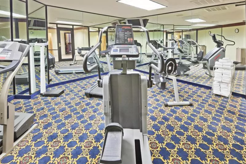 هتل Days Inn & Suites By Wyndham Tahlequah