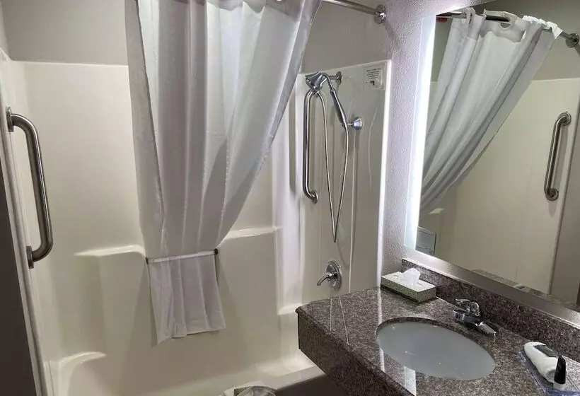 هتل Days Inn & Suites By Wyndham Tahlequah