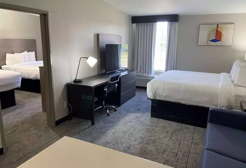 هتل Days Inn & Suites By Wyndham Tahlequah