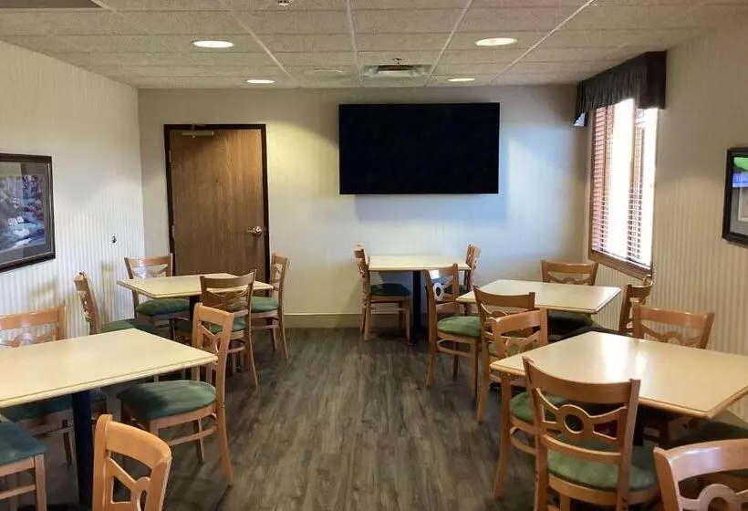 Links Bos Landen Hotel & Spa Of Pella, Trademark By Wyndham