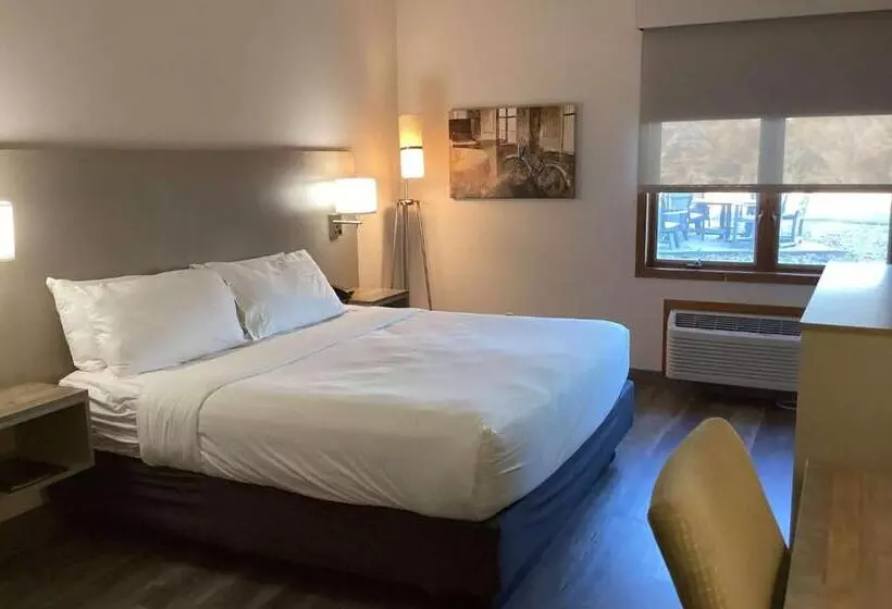 Links Bos Landen Hotel & Spa Of Pella, Trademark By Wyndham