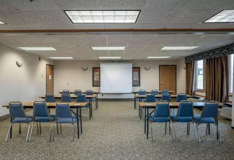 Links Bos Landen Hotel & Spa Of Pella, Trademark By Wyndham