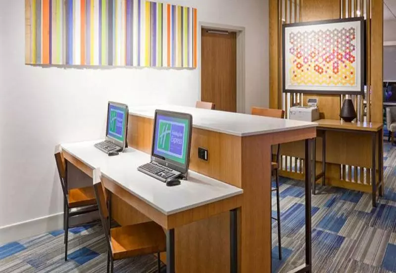 فندق Holiday Inn Express & Suites Quincy I 10, An Ihg