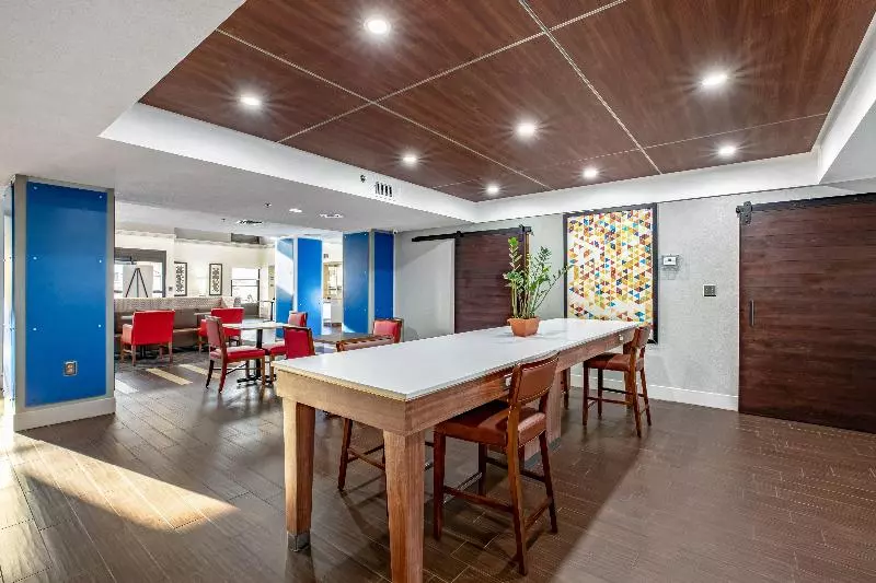 בית מלון כפרי Holiday Inn Express Harlingen By Ihg