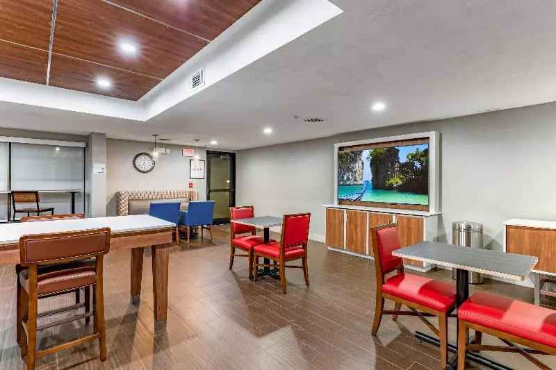 בית מלון כפרי Holiday Inn Express Harlingen By Ihg