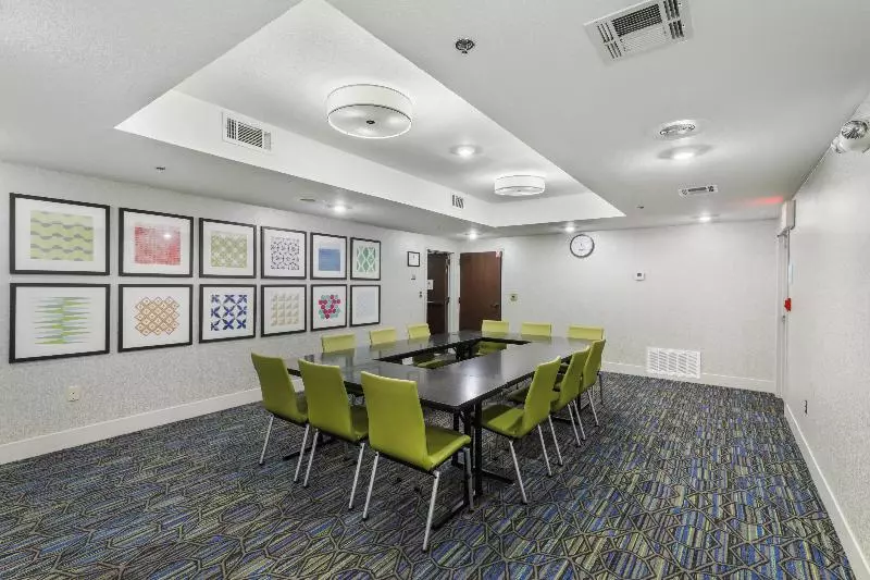 בית מלון כפרי Holiday Inn Express Harlingen By Ihg