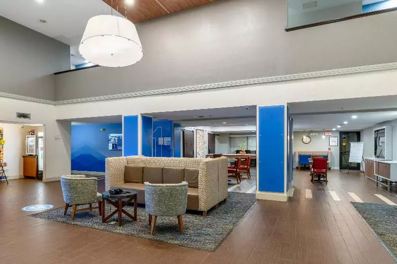 בית מלון כפרי Holiday Inn Express Harlingen By Ihg