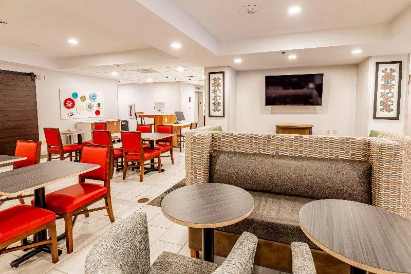 فندق Holiday Inn Express Indianapolis South, An Ihg