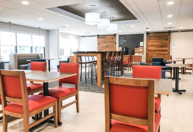 فندق Holiday Inn Express Statesboro, An Ihg