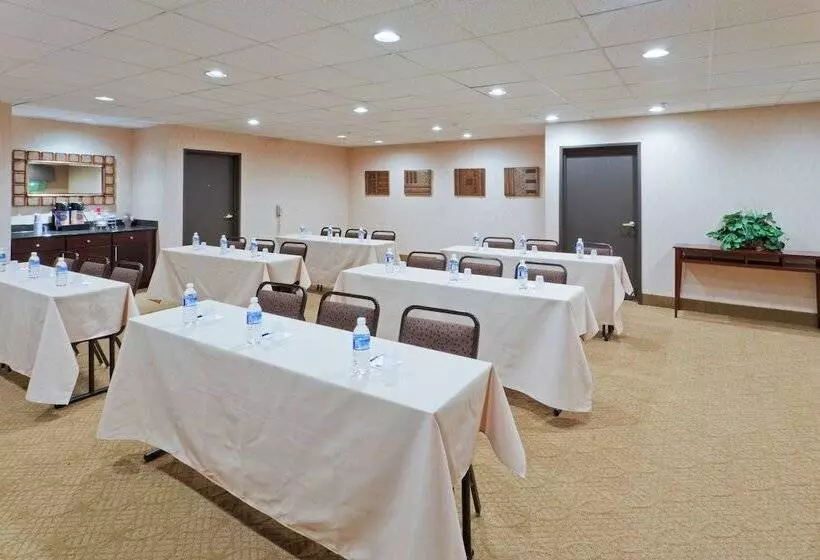 Hotel Holiday Inn Express & Suites Ashtabula Geneva, An Ihg