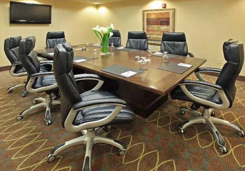 هتل Holiday Inn Little Rock Airport Conference Center, An Ihg
