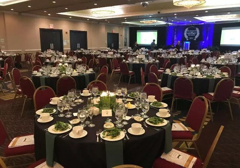 هتل Holiday Inn Staunton Conference Center, An Ihg