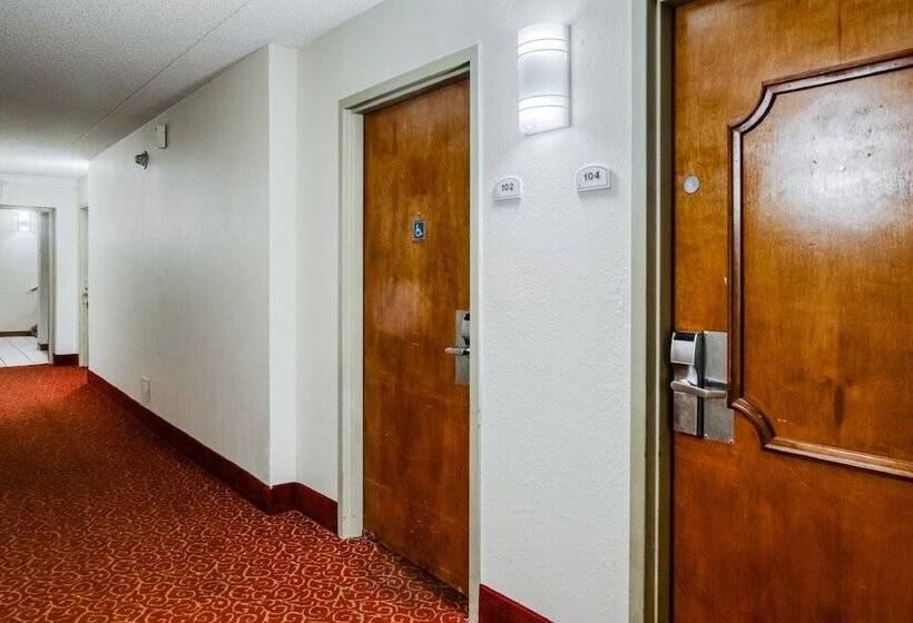 OYO Hotel Burlington South