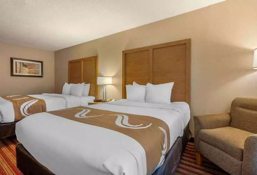 ホテル Quality Inn Exit 4