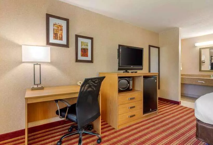 ホテル Quality Inn Exit 4